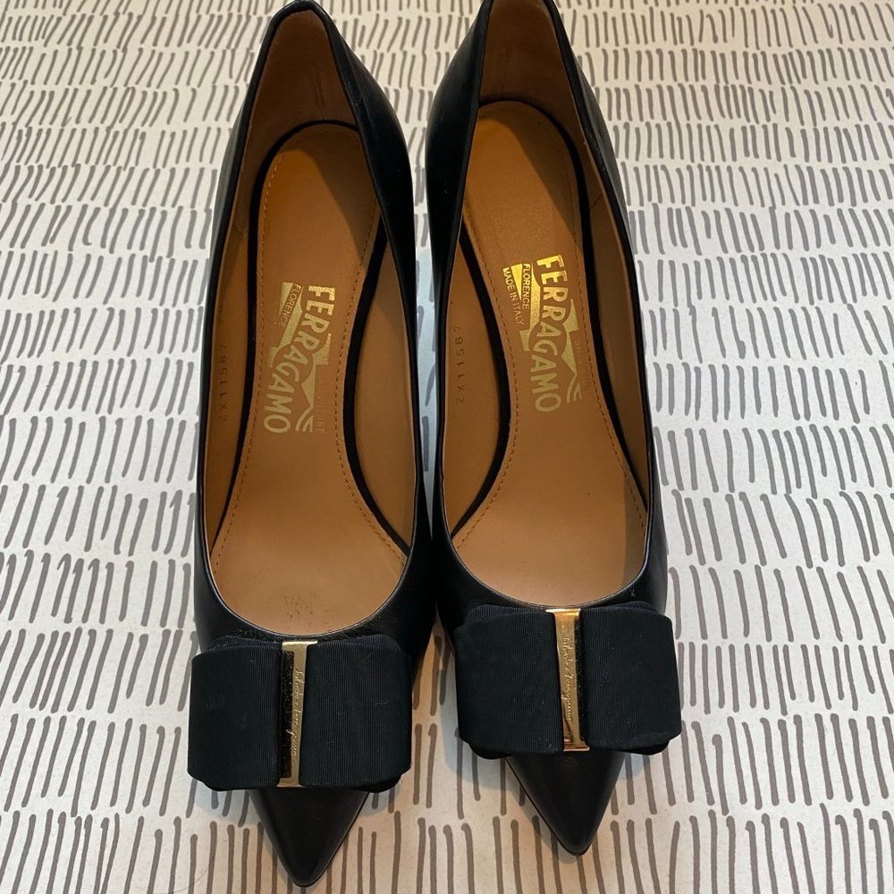 Salvatore Ferragamo Pointed Toe Pumps Mimi Heels - Picture 2 of 11